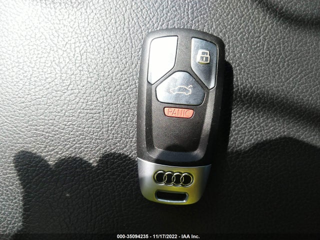 2018 Audi A4, VIN: WAUENAF47JA134522