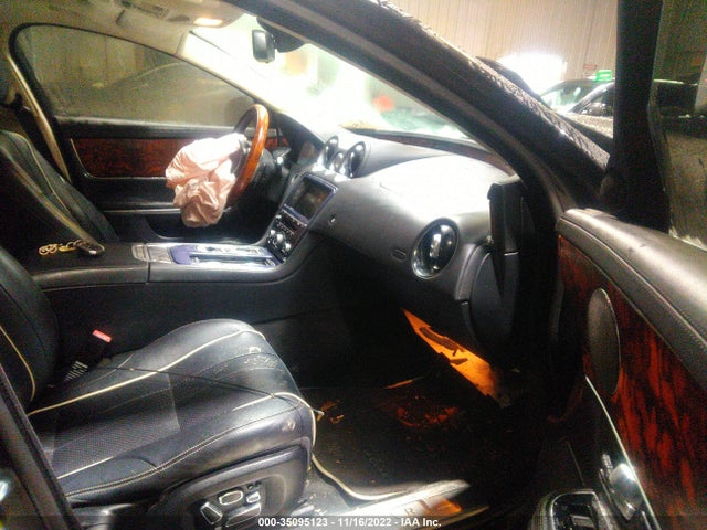 SAJWA2GB8CLV28660 Jaguar XJ