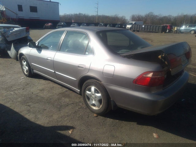 2000 HONDA ACCORD SDN EX W/LEATHER VIN: 1HGCG1655YA059781