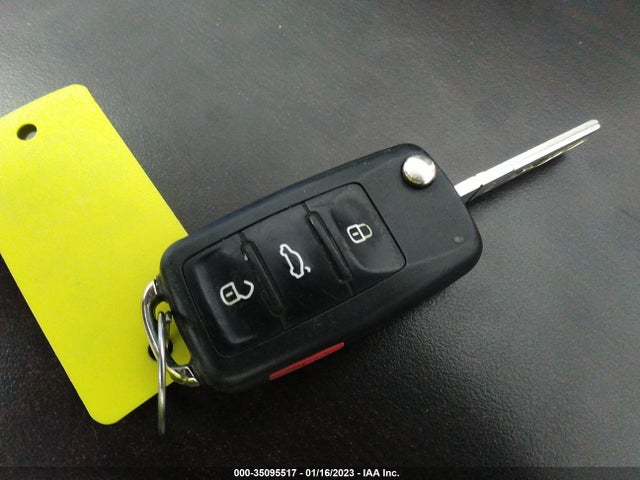 WVGBV7AX8HK043589 Volkswagen TIGUAN