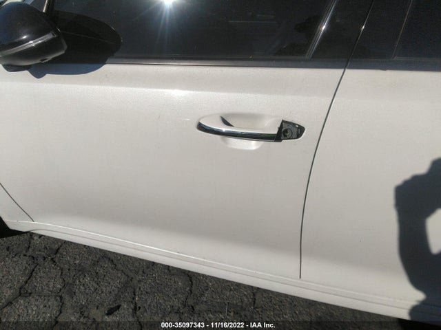 2018 Kia Optima, VIN: 5XXGT4L35JG243631