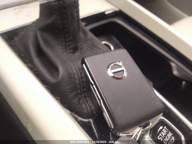 Volvo Xc60 Momentum 2019 LYV102DK1KB315603 Image 3