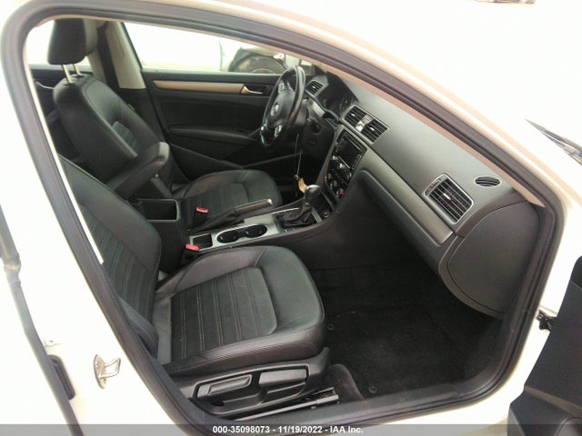 1VWBS7A39FC042174 Volkswagen Passat 1.8t Se W/sunroof & Nav