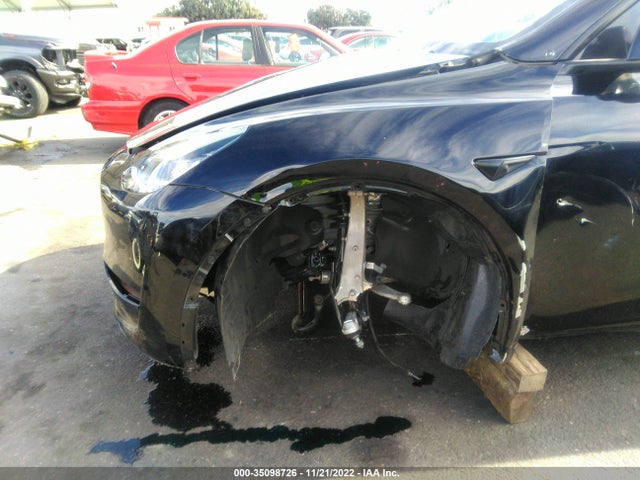 Tesla Model Y Long Range 2022 7SAYGDEE5NF332148 Image 7
