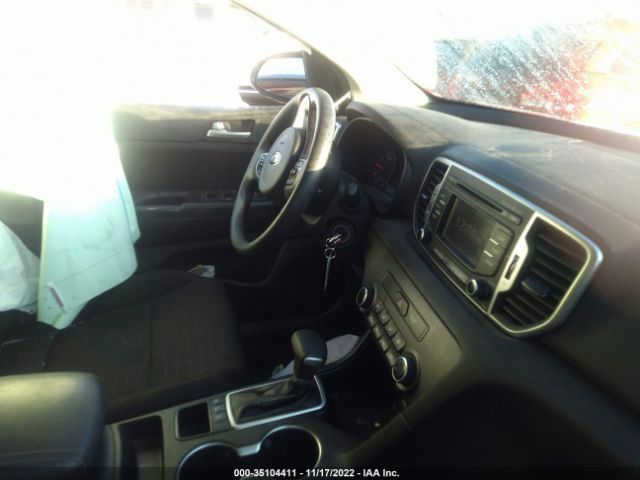 KNDPMCAC3J7417750 KIA Sportage Lx
