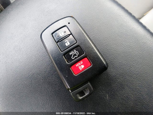 2018 Toyota RAV4, VIN: JTMDJREV6JD218817