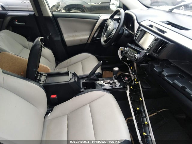 2018 Toyota RAV4, VIN: JTMDJREV6JD218817
