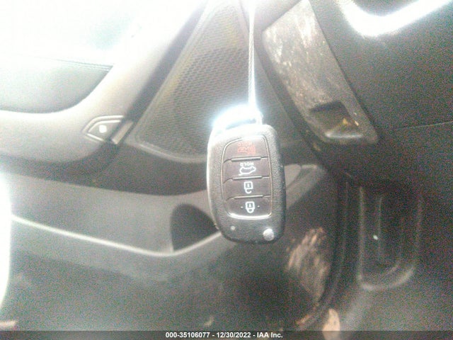 2018 Hyundai Santa Fe, VIN: 5XYZT3LB7JG566083