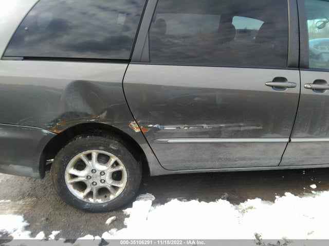 2005 TOYOTA SIENNA XLE VIN: 5TDBA22C35S038965