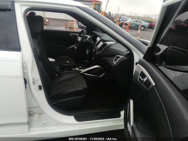 2016 Hyundai Veloster, VIN: KMHTC6AD5GU252608