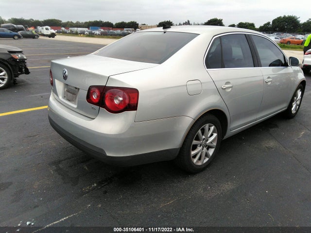 2010 VOLKSWAGEN JETTA SEDAN SE VIN: 3VWRX7AJ0AM040948