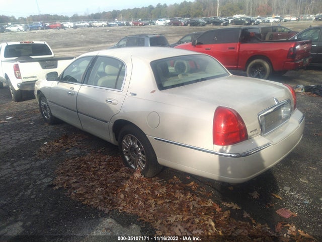 Lincoln Town Car 2007 1LNHM82V27Y617468 Image 4