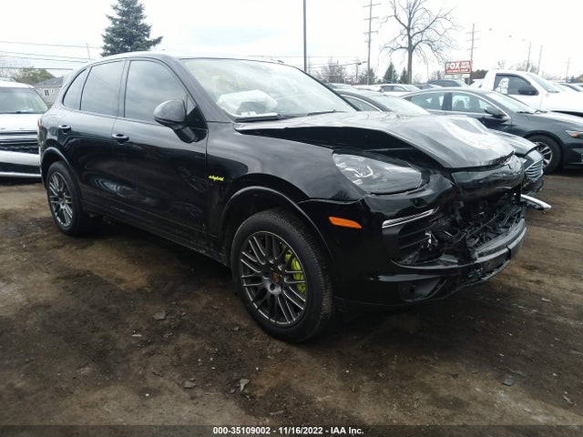 2017 Porsche Cayenne, VIN: WP1AE2A23HLA75544