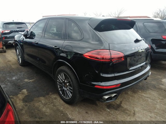 2017 Porsche Cayenne, VIN: WP1AE2A23HLA75544