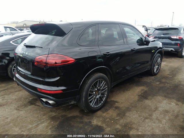 2017 Porsche Cayenne, VIN: WP1AE2A23HLA75544
