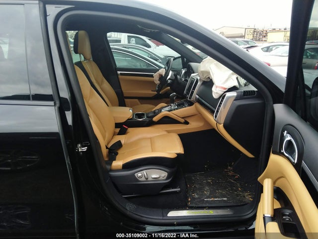 2017 Porsche Cayenne, VIN: WP1AE2A23HLA75544