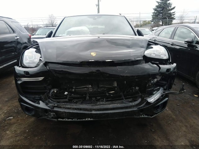 2017 Porsche Cayenne, VIN: WP1AE2A23HLA75544