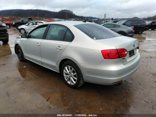 3VWDZ7AJ8BM321028 Volkswagen Jetta Sedan Se W