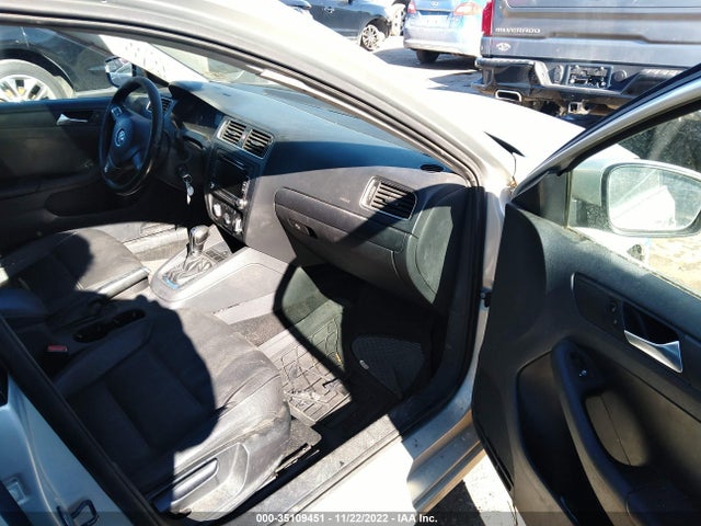 3VWDZ7AJ8BM321028 Volkswagen Jetta Sedan Se W