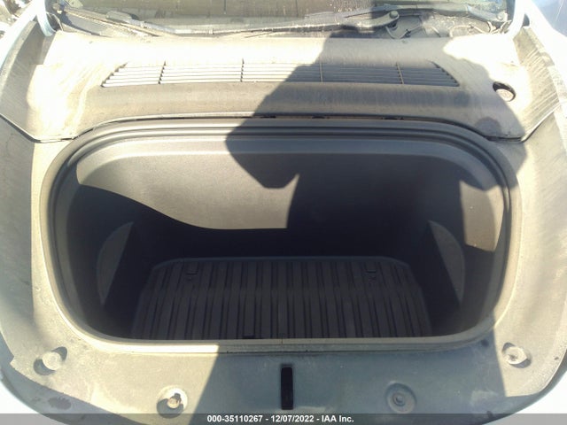 Tesla Model Y Long Range 2022 7SAYGAEE6NF358692 Image 10