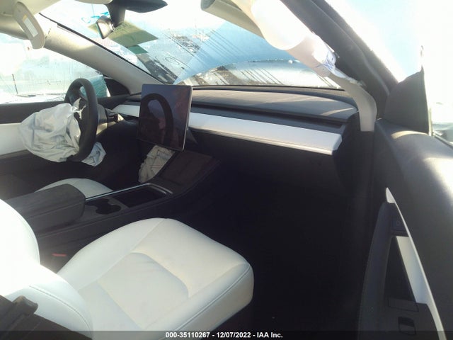 Tesla Model Y Long Range 2022 7SAYGAEE6NF358692 Image 5