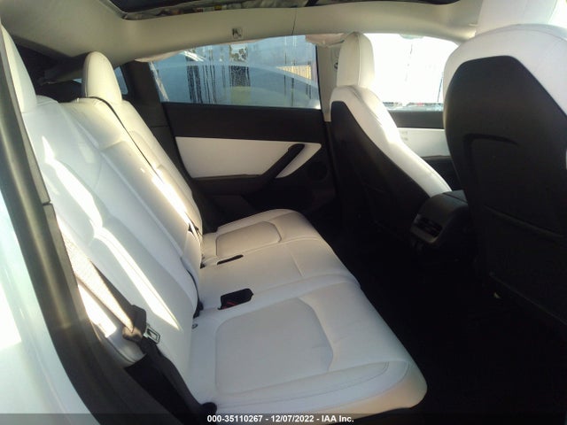 Tesla Model Y Long Range 2022 7SAYGAEE6NF358692 Image 8