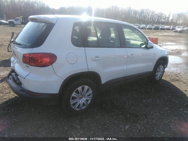 WVGAV7AXXHK054587 Volkswagen TIGUAN