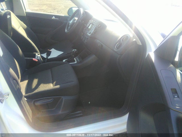WVGAV7AXXHK054587 Volkswagen TIGUAN
