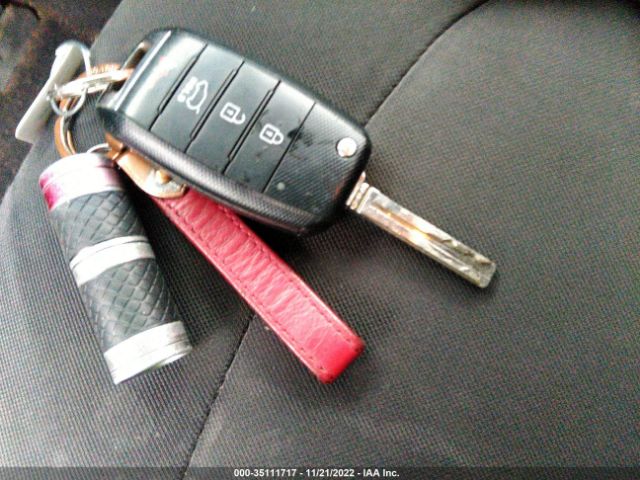 KNDJN2A2XE7062165 KIA Soul Base