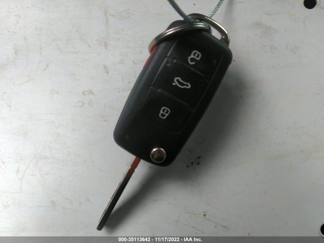 1VWBV7A35FC093467 Volkswagen Passat 2.0l Tdi Se W/sunroof