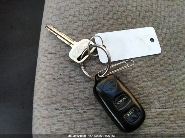 2003 TOYOTA COROLLA CE/S/LE VIN: 2T1BR32E13C144255