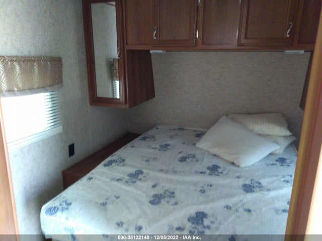 2017 AVENGER TRAVEL TRAILER VIN: 5ZT2AVSB2HB913018