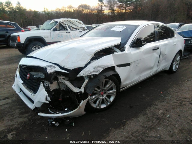 Jaguar XF 2016 SAJBJ4BVXGCY18139 Image 2