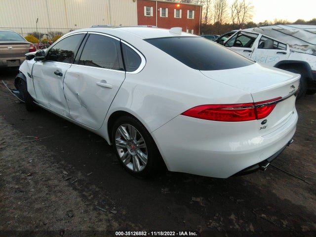 Jaguar XF 2016 SAJBJ4BVXGCY18139 Image 4