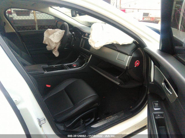 Jaguar XF 2016 SAJBJ4BVXGCY18139 Image 6