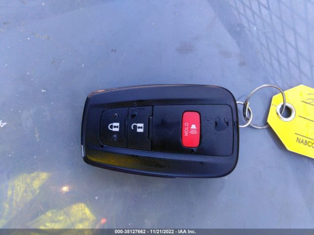 JTND4MBE5N3177120 Toyota COROLLA SE