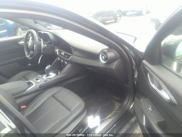 2022 Alfa Romeo Giulia, VIN: ZARFAMAN5N7660337