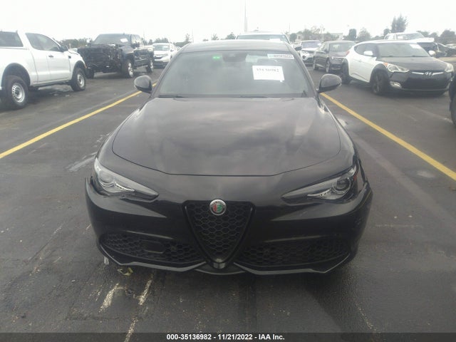 2022 Alfa Romeo Giulia, VIN: ZARFAMAN5N7660337