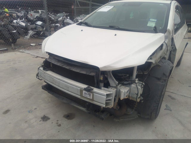 Chevrolet Sonic Rs 2016 1G1JG5SB3G4110676 Image 8