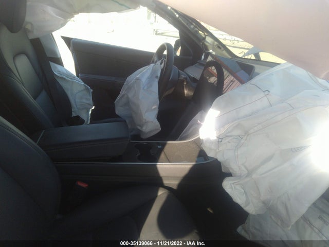Tesla Model Y 2020 5YJYGDEF3LF001121 Image 4