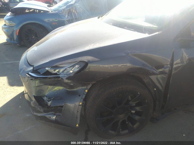 Tesla Model Y 2020 5YJYGDEF3LF001121 Image 5