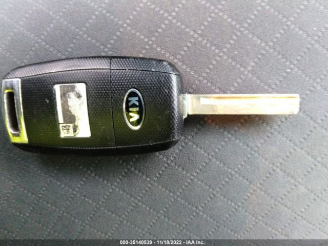 5XYPGDA38GG008443 KIA SORENTO LX