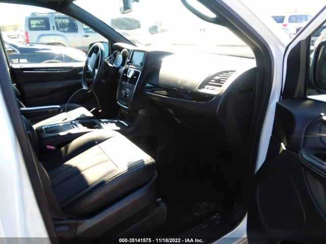 2016 Chrysler Town & Country, VIN: 2C4RC1HGXGR127585