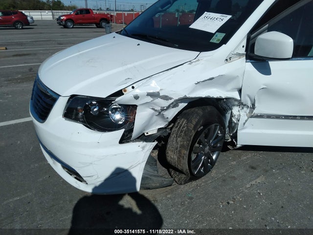 2016 Chrysler Town & Country, VIN: 2C4RC1HGXGR127585