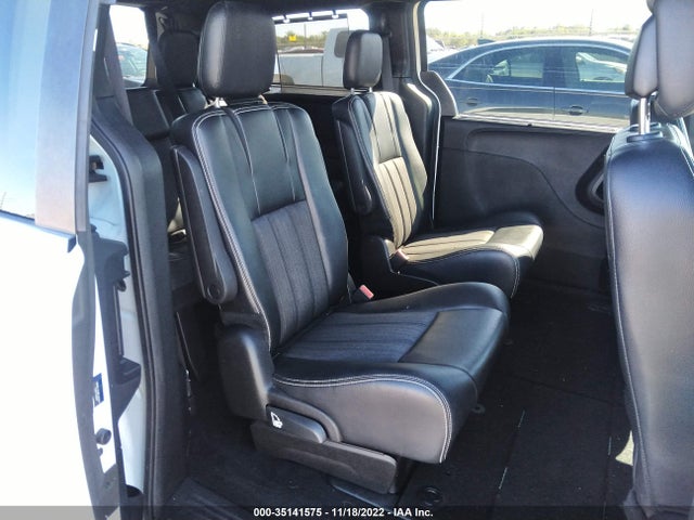 2016 Chrysler Town & Country, VIN: 2C4RC1HGXGR127585