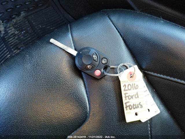 Ford FOCUS SE 2016 1FADP3K27GL206055 Image 11