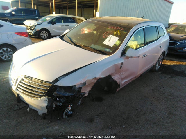 2018 Lincoln MKT, VIN: 2LMHJ5AT8JBL01721