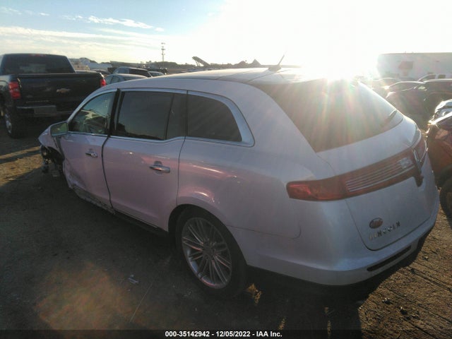 2018 Lincoln MKT, VIN: 2LMHJ5AT8JBL01721