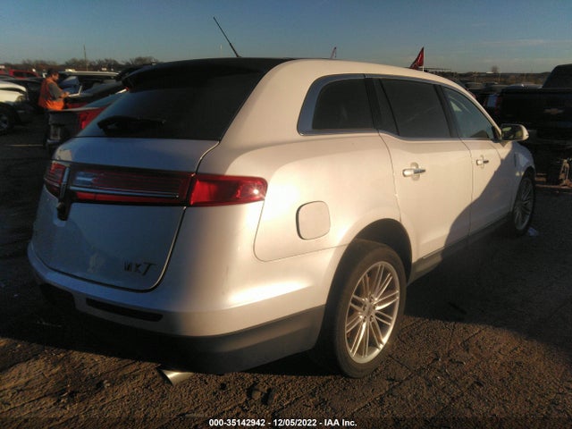 2018 Lincoln MKT, VIN: 2LMHJ5AT8JBL01721