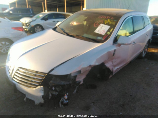 2018 Lincoln MKT, VIN: 2LMHJ5AT8JBL01721